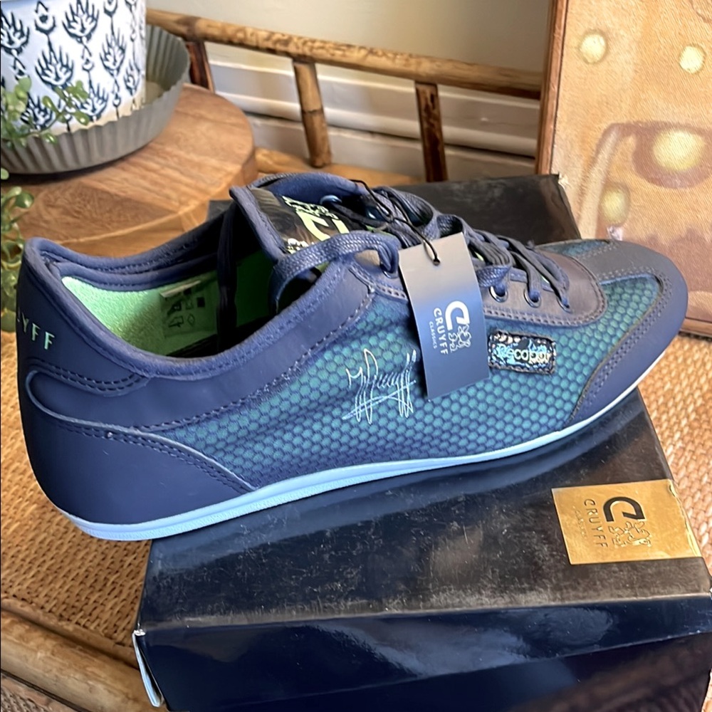 Cruyff Blue Athletic Shoes with Mesh Design and Light Accents
